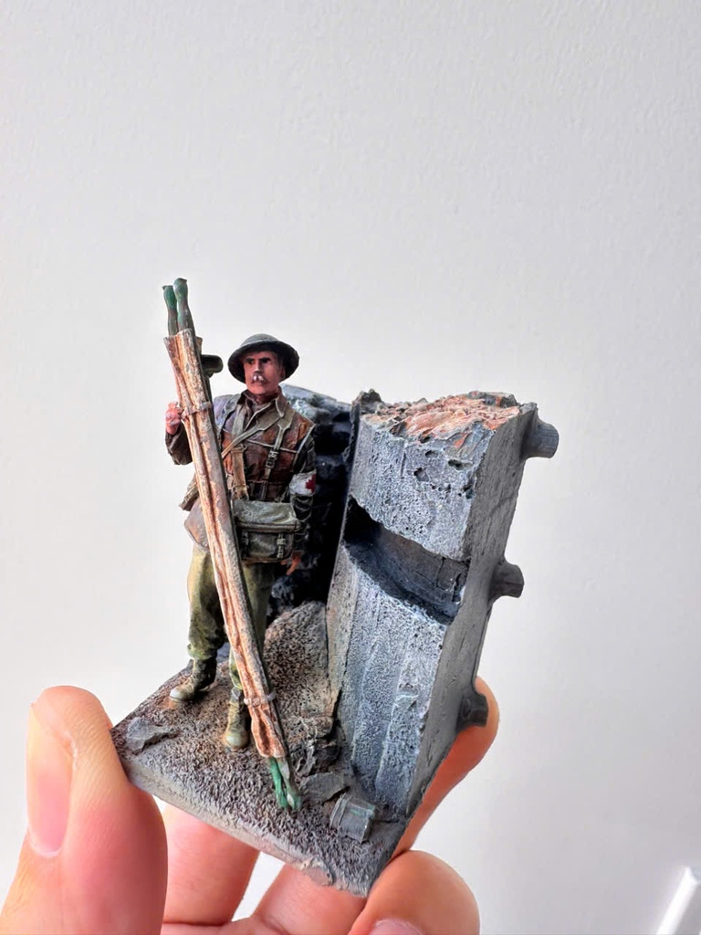Handcrafted WWII Battlefield Diorama – Scale 135  British Army Medic Scene