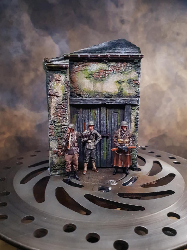 Handcrafted WWII Warfront Diorama – Scale 135  U.S. Army Patrol Scene