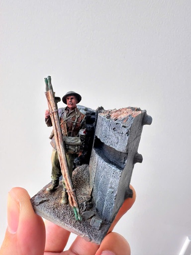Handcrafted WWII Battlefield Diorama – Scale 135  British Army Medic Scene