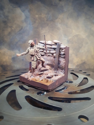 Handcrafted WWII Diorama – UK Soldier Trench Scene Miniature Model